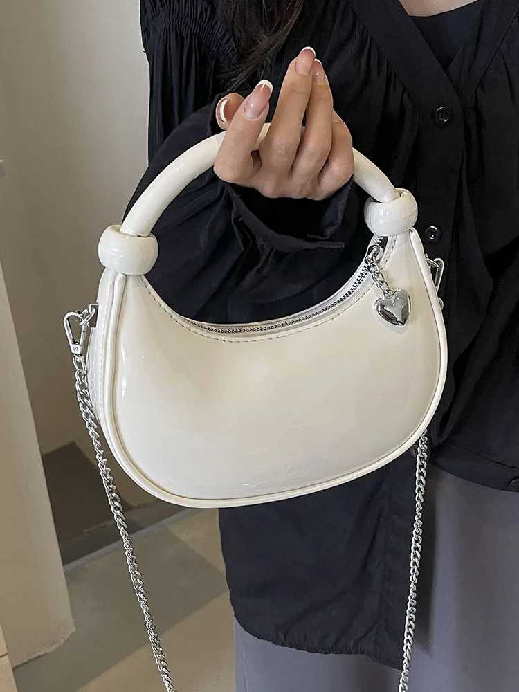 Red Patent Leather Handheld Bag For Wen New Spring Autumn Chain Crossbody Bag Fi Versatile Love Zipper Shoder Small Bag D251029