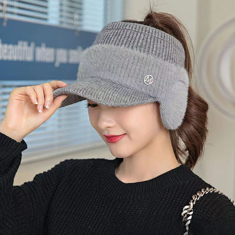 Ear Protection Duckbill Cap for Women, Autumn and Winter Cold-Proof Knitted New Style Open-Top Fashionable Wool Cycling Hat, Face-Slimming