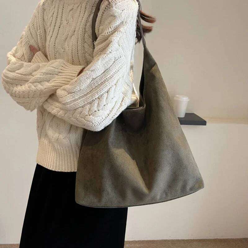 Autumn and Winter Vintage Women's Large Capacity Suede Shoulder Solid Color Simple Casual Commuter Bag Retro Handbags