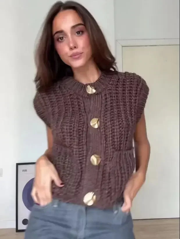 Casual Brown Knit Vest Women Vintage O Neck Single Breasted Pocket Sweater Vests Autumn Winter Solid Sleeveless Lady Tops 251029