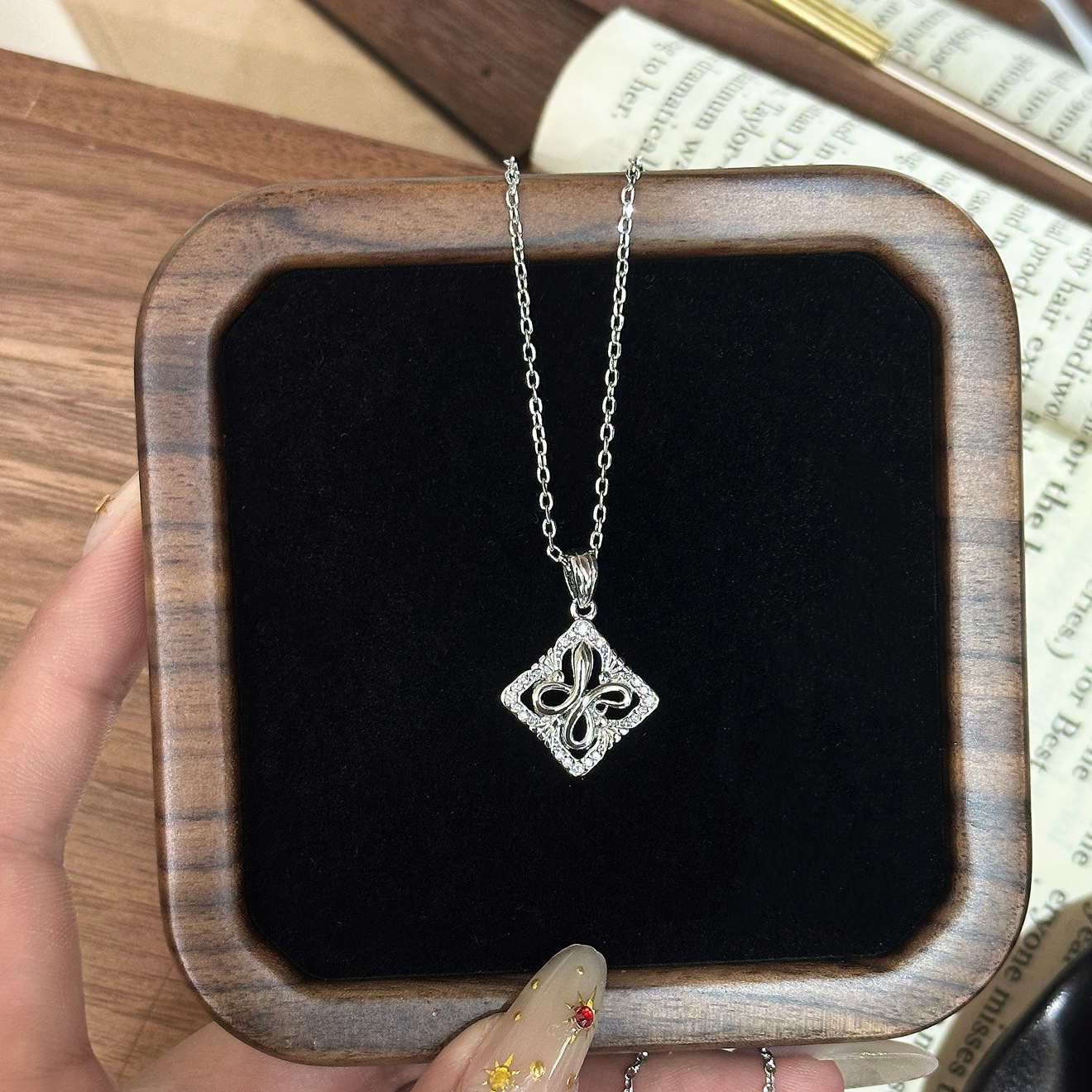 TaiYang New Designer Necklace Jewelry Medieval Gold Plated Openwork Serpent Necklace Designer Jewelry Women Diamonds Chain High Qualityfor Women