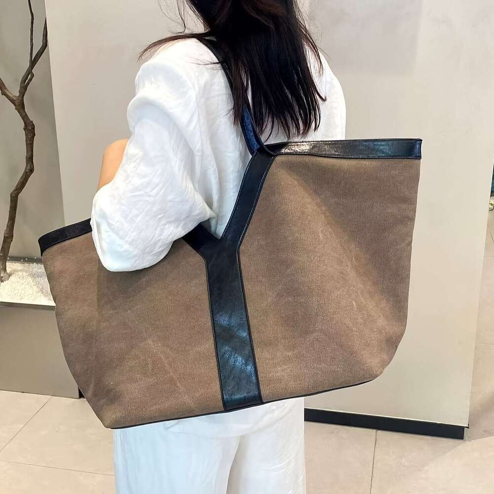 2025 New Large Grain Leather Tote Bag Vintage Leisure Vacation Style With Wrist Strap Snap Closure, Solid Color Deep Brown For Commuting,