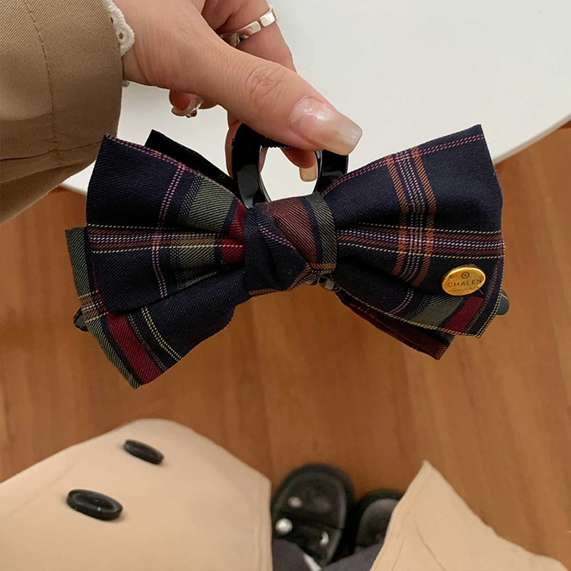 1pc2pcs autumn and winter new British contrast plaid bow grip classic vintage fabric shark clip on the back of the headW251028