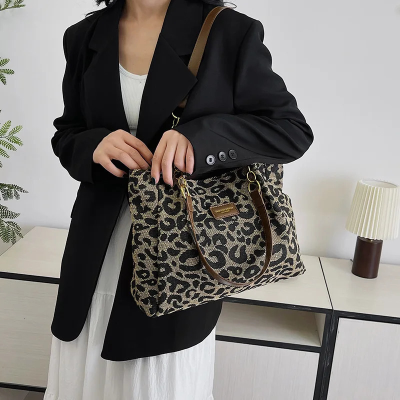 Vintage Womens Shoulder Bags Leopard Print Zipper Handbags Daily Commuting Casual Tote Bag 251029