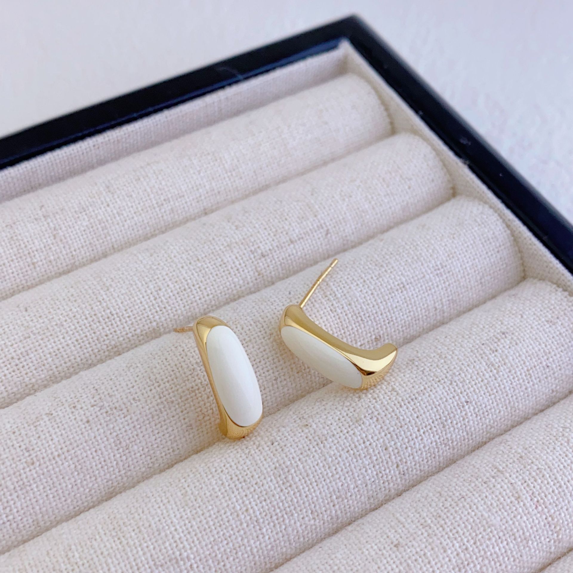 Earrings for women Retro geometric silver needle earrings simple and unique niche copper gold-plated Earrings free shipping birthday gift Luxury earri