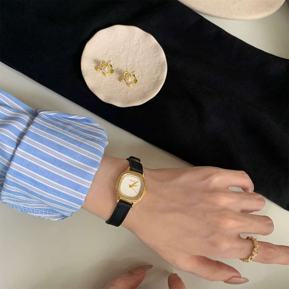 Maillard Brown Autumn Winter 2025 New Belt Simple Small Dial Design Designer Fashion High-end Women's Watch