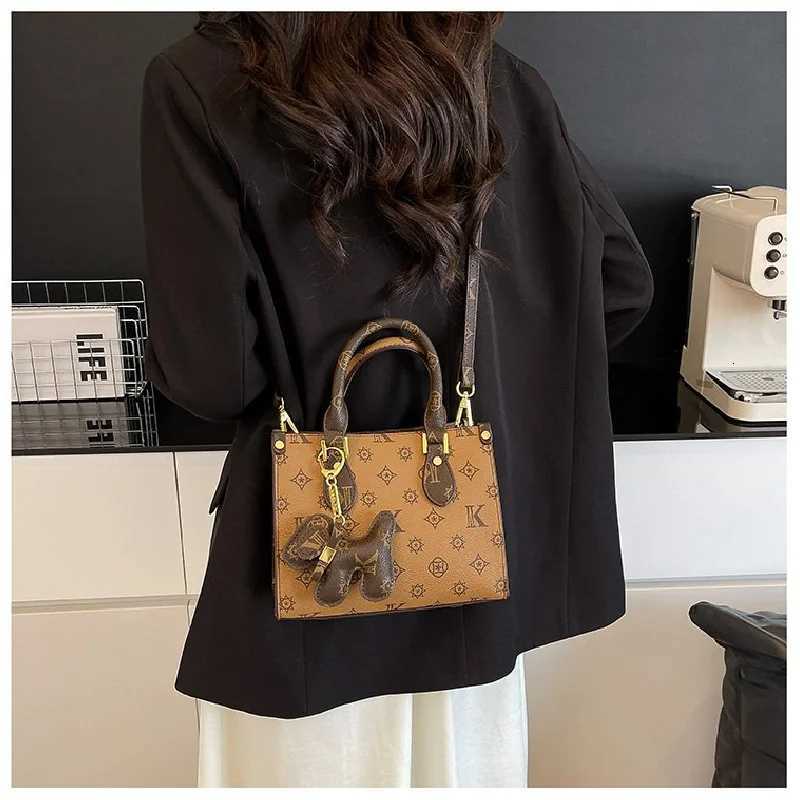 Luxury Brand Womens Handbag Genuine Leather Messenger Bag By Famous Designer Elegant Classic Shoulder Style W251029