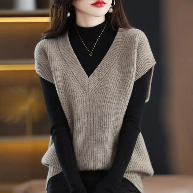 Autumn and Winter Knitted Vest Women Vneck Solid Bat Shirt Loose Versatile Sleeveless Knitted Sweater Pullover Female Top 251029