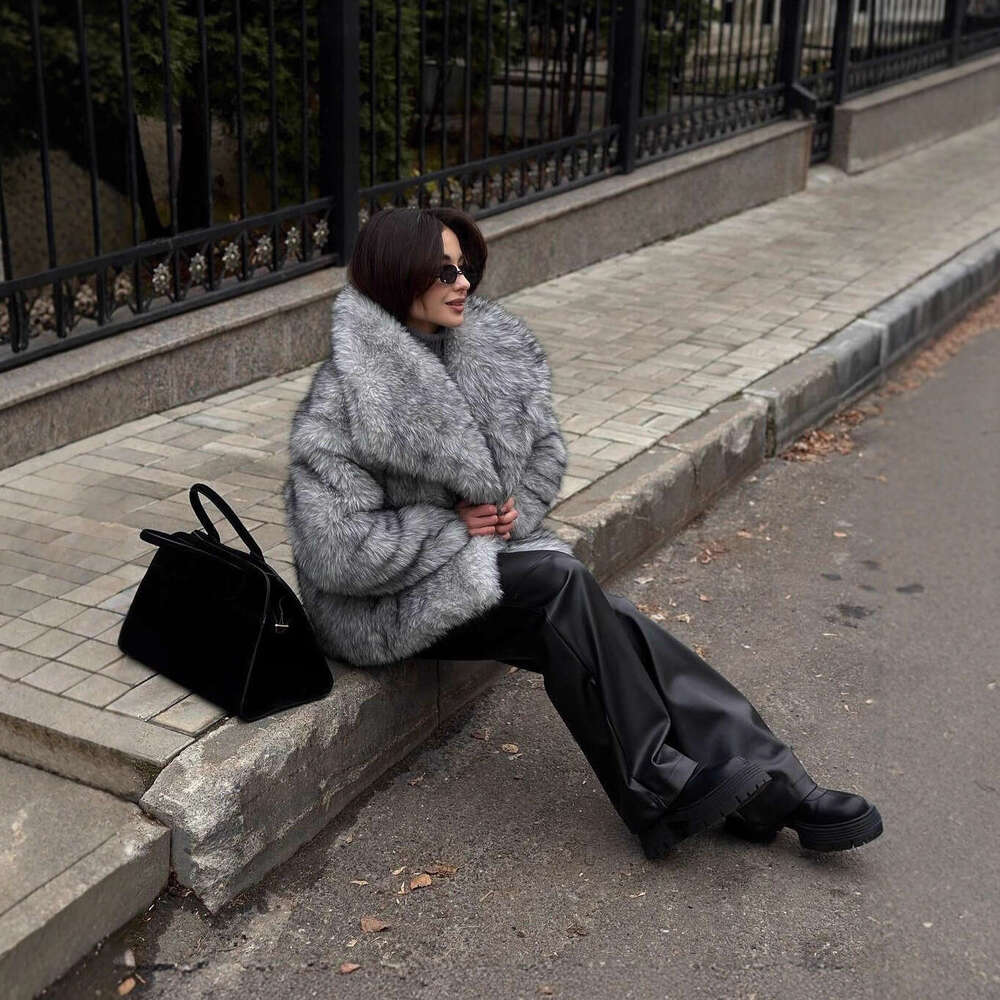 Faux Women's Fur Coat Turn-Down Collar Long Sleeve Elastic Cuff Plush Fluffy Female Fur Coat Fashion Autumn Loose Fur For Ladies