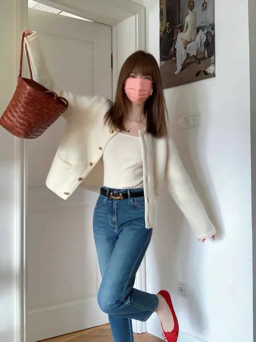 Temperament White Sweater Coat Womens Early Spring Autumn New Knitted ONeck Cardigan Single Breasted Style TopT251028