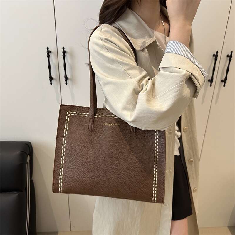 Designer bag Large Capacity Tote for Women 2025 New Fashion Simple Shoulder Casual Commuter Underarm Bag