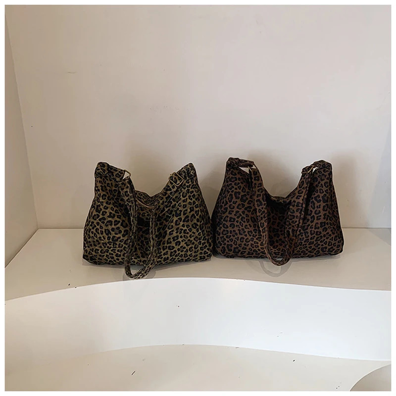 Trendy Casual Soft Textile Womens Shoulder Bag Large Capacity Leopard Print Female Retro Crossbody Bag For Commute Outings 251029
