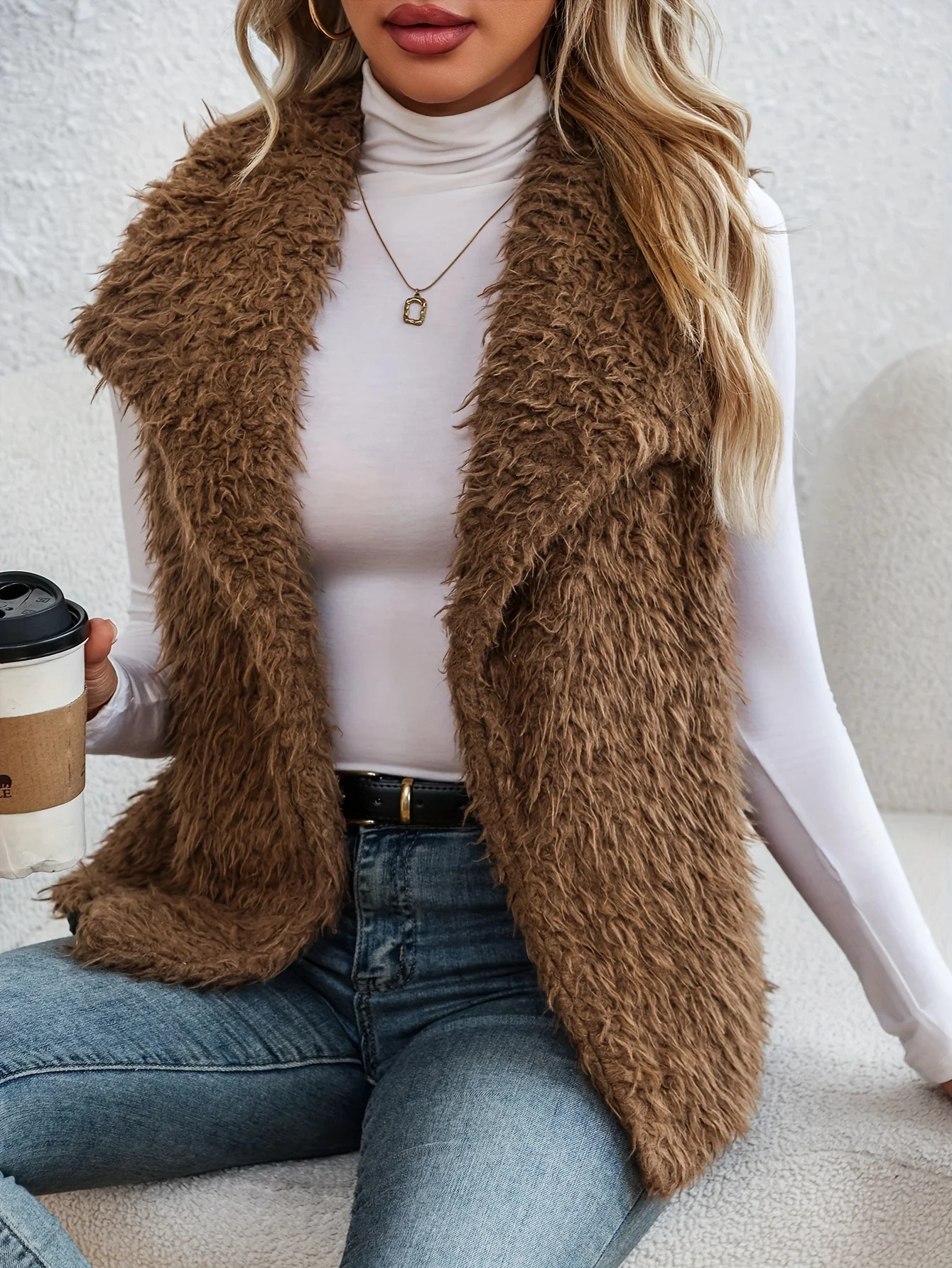 A versatile vest coat for women in autumn and winter with a waterfall collar and a front opening plush vest 251029