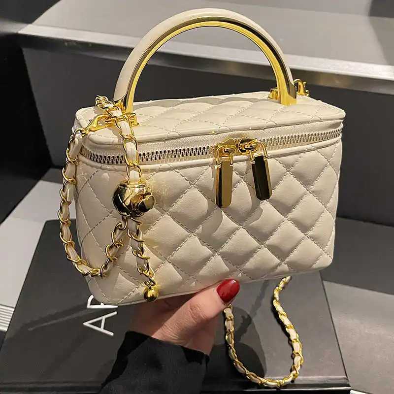 Fashion Womens Chain Crossbody Square Bag Korean Texture Metal Handheld Oner Shoulder Bags Mini Box Pack Party Handbags W251029