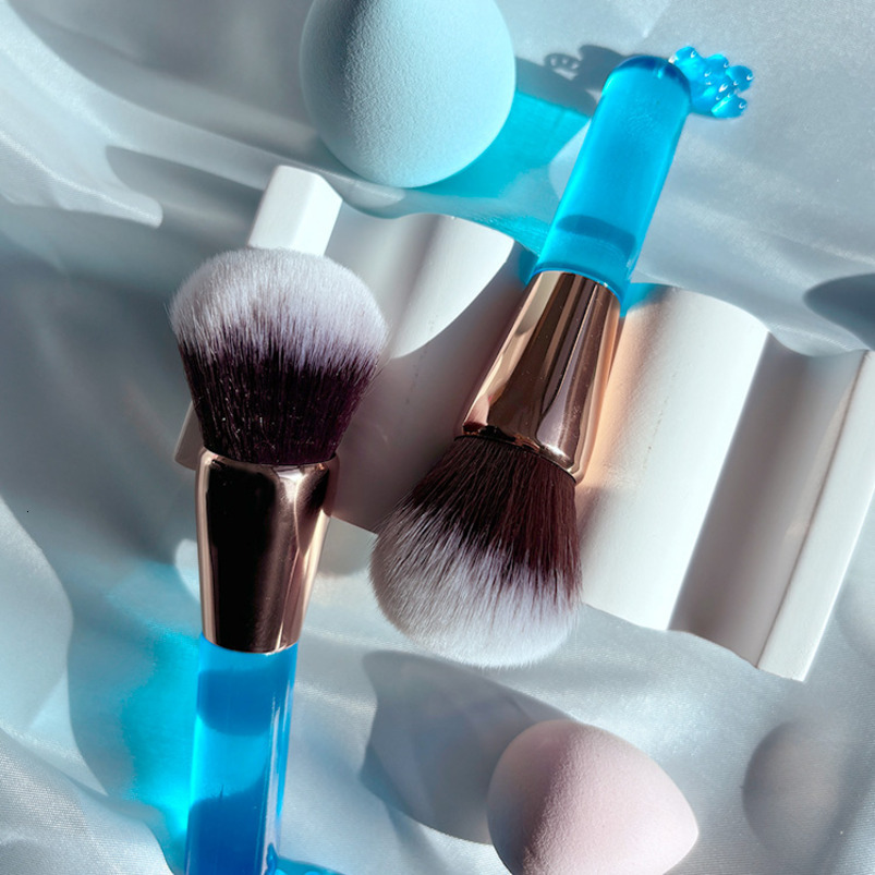 INITIAL CONTACT Factory Price Cute Bear Blue Loose Powder Single-Ended Makeup Brush Contour Brush Portable Foundation Brush