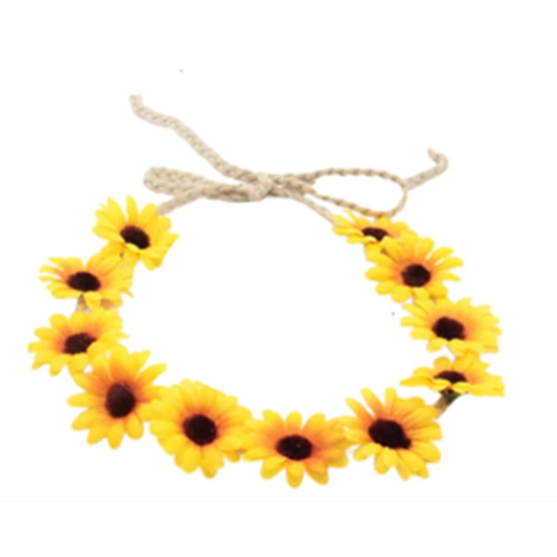 A 1960s-style five-piece set: colorful accessories, tie-dyed items and sunflower wreaths for theme parties and role-playing