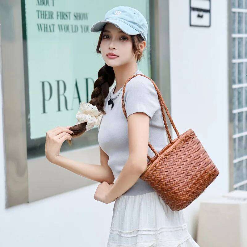 Genuine Leather Hand-Woven 2025 New Niche Design Top Layer Cowhide French Vacation Underarm Vintage Ladies Shoulder Bag Suotong1029