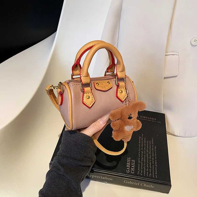 2025 New Fashion Minimalist Leather Shoulder bag Ladies Niche Aesthetic Mini Crossbody bags Premium Textured Tote bag W251029