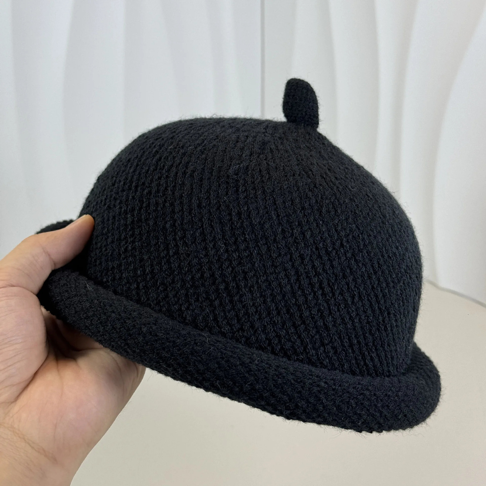 Japanese style Womens Fashion Bucket Hats Knitted Melon Skin Hats Casual Berets Landlord Hats Warm Painter Pacifier Caps 251029