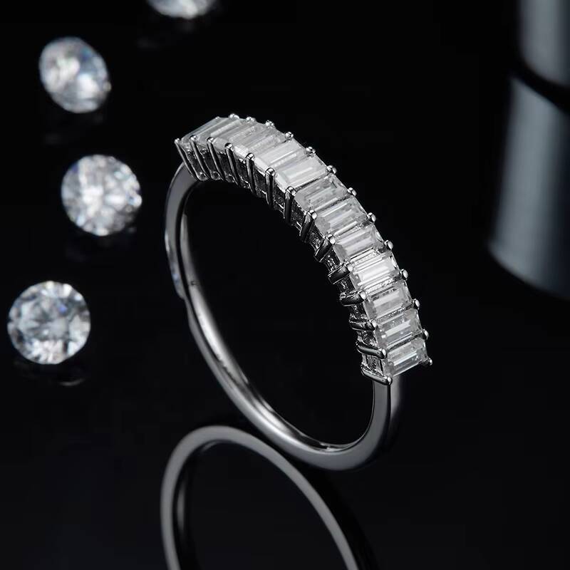 New Fashion Woman Moissnaite Diamond Ring 925 Serling Silver Half Circle Emerald Cut Moissanite Band Ring for Daily Use