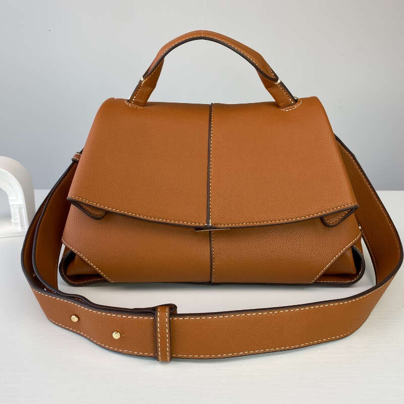 Genuine Leather Bag Stlish Brown Shoulder Handbag With Adjustable Strap, Heart-Shaped Cutouts Ing Details, Perfect For Everda Use, Purse