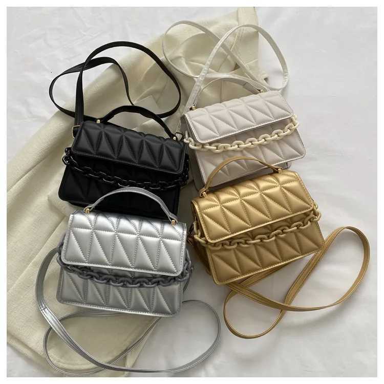 Chic Quilted Diamd Chain Crossbody Bag for Wen Elegant Purse with GoldenTe Hardware Black Style1 D251029