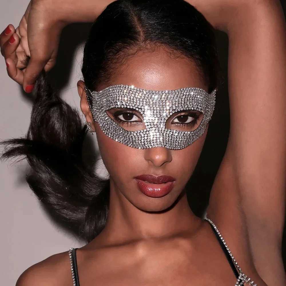 Halloween Rhinestone Eye Mask Cosplay Dance Face Accessories Nightclub Jewelry Crystal Sexy Veil Mask Chain Party for Women GiftW251029