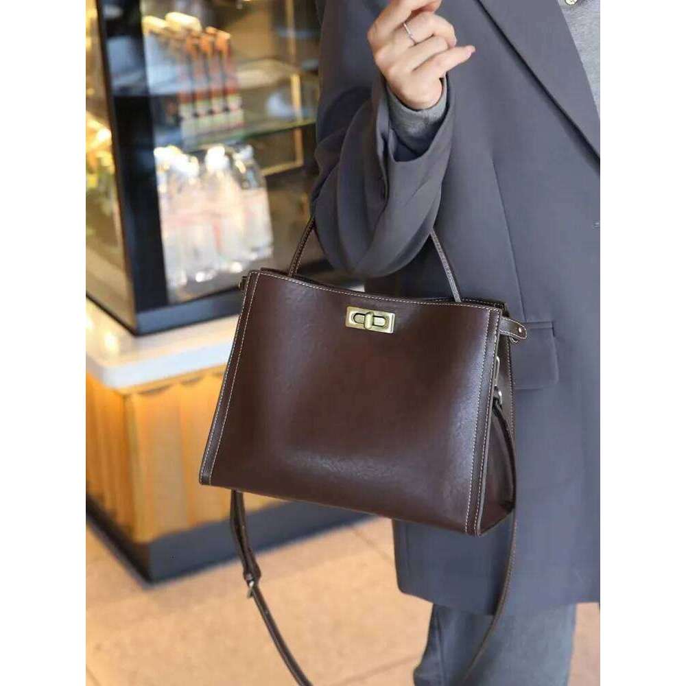 Retro Designer Women Buckle Bucket Style Soft Casual Split Leather Solid Color Shoulder Bag Ladies Versatile Fashionable Handbag