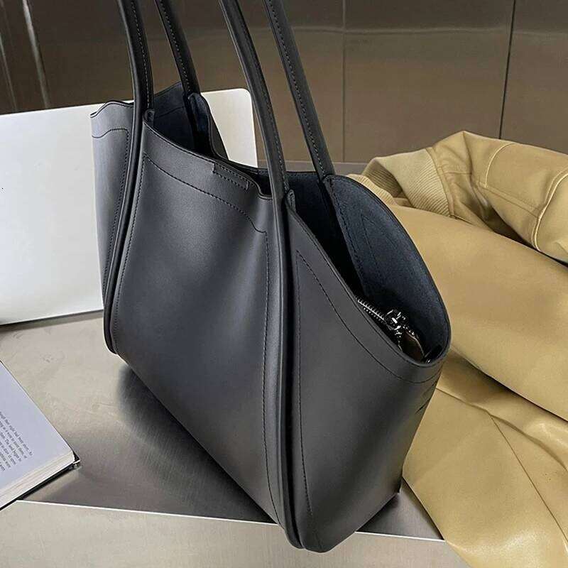 Large Capacity Handbag Women, Wing Design Daily Use and Commuting Tote Bag, Simple Shoulder Bag for Ladies, 2025