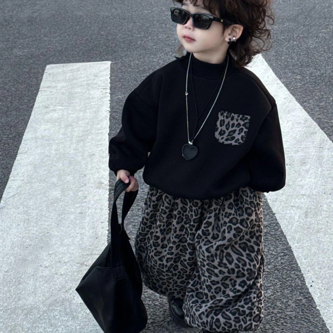 Spring and Autumn Designer Fashion Korean Boys Cool Fashion Multi functional Retro Leopard Pattern Set Children's Fashion Top and Pants