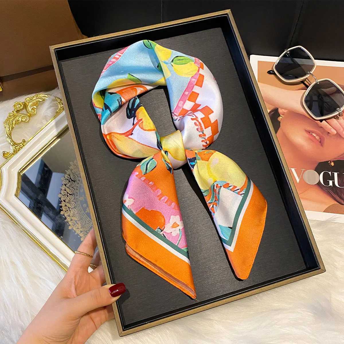 Luxury New Printed Scarves Womens Silk Scarf Spring and Summer Floral Decorations Small Neckties Hairbands Bags W251029