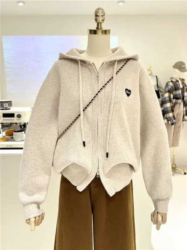 Autumn Winter Simple Embroidery Heart Loose Korean Version Thick Warm Zipper Cardigan Hooded Knitted Sweater Womens Coat TrendT251028