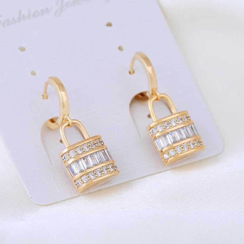 Korean Version Highend Lockable Earrings for Womens Exquisite Cubic Zirconia Key Earrings As a Valentines Day GiftW251029