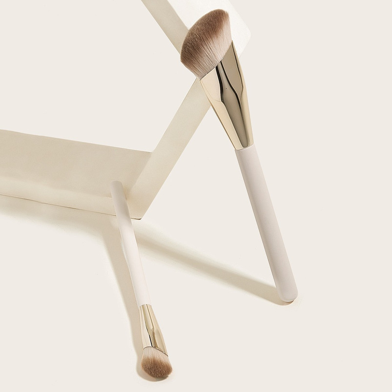 2 High-Quality Diamond-Shaped Makeup Brushes New Finger-Tip Foundation Brush Divine Finger Blush Brush Seamless Concealer Brush