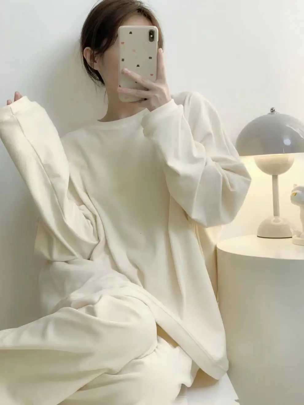 2024 New Winter Thickened German Velvet Pajamas Solid Colour Korean Ins Casual Round Neck Loungewear Loose Loungewear SuitT251029