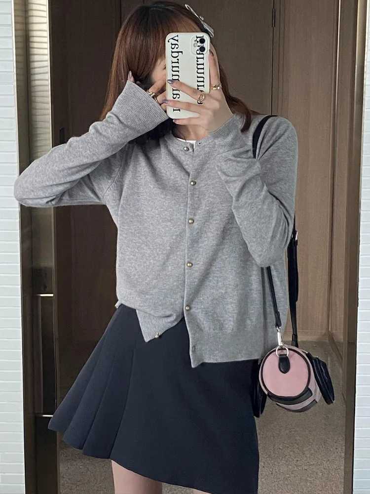 Autumn Elegant Solid Color Sweater 2025 Classic Casual Womens Knitwear Fall Women Long Sleeve Elegant Cardiagn SweaterT251028