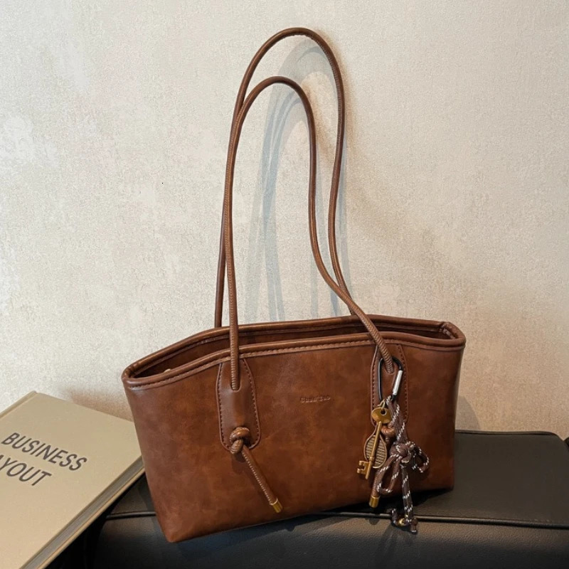 Retro PU Leather Shoulder Bags for Women Fall Winter Trend Female Purses Handbags High Quality Tote Underarm Bag with Pendant 251027