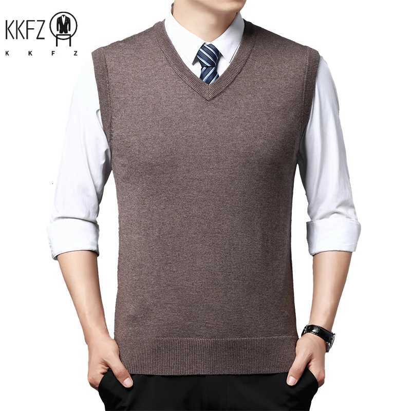 2024 Autumn Winter New Mens Solid Color Vneck Knitted Vest Casual Fashion Warm Sweater Versatile Top W251029