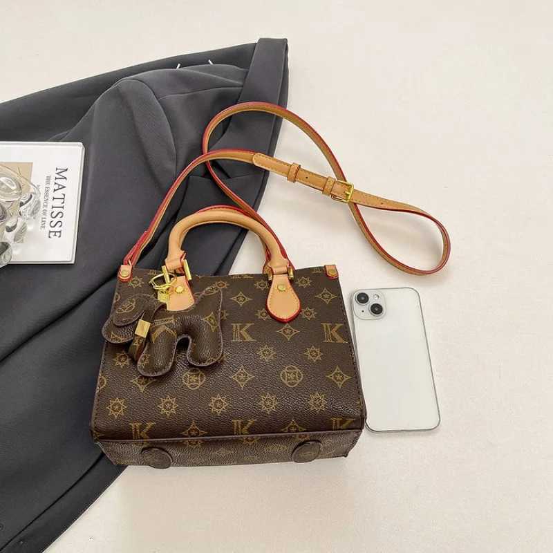 Luxury Brand Womens Handbag Genuine Leather Messenger Bag By Famous Designer Elegant Classic Shoulder Style W251029