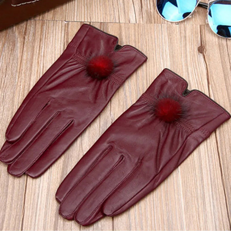 Genuine Leather Glove Women Warm Fashhion Winter Ladies Hand Warmer Gloves With Natural Mink Fur Ball Glove With Finger 251029