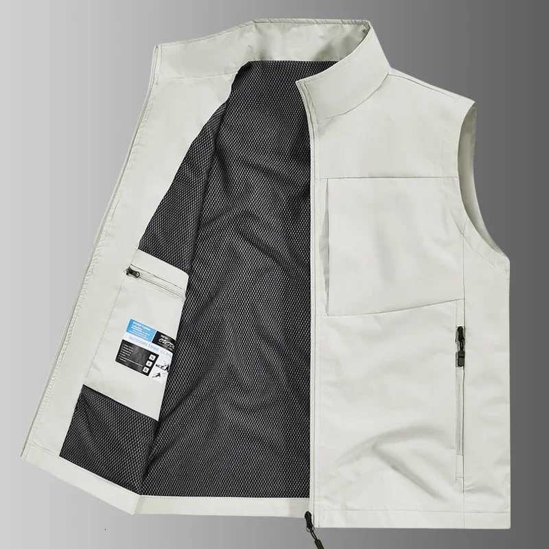 New Mens Outdoor Highquality Hiking Camping Sports Windproof Breathable Vest Comfortable and Multifunctional Sleeveless Vest W251029
