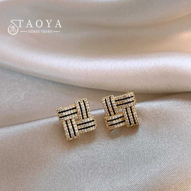 Design Highend Feel Micro Inlaid Zircon Geometric Black Lines Stud Earrings Retro Light Luxury Jewelry For Womens AccessoriesW251029