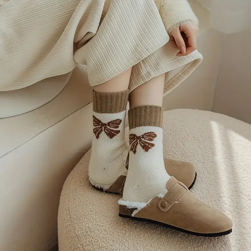 4 Pairs of Womens Thick Plush Warm Crew Socks Retro Japanese Style with Bow Detail Perfect for Autumn and Winter 251029