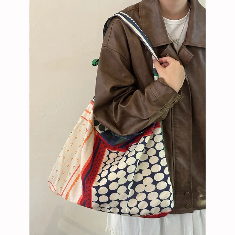 Korean retro patchwork polka dot canvas bag large capacity ethnic style single shoulder tote bag niche crossbody bag 251029