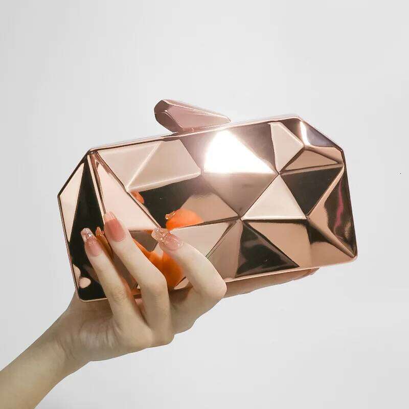 Designer Bags New Fashionable Small Metal Portable Chain Diagonal Span Clutch Dinner Bag Luxury Bag