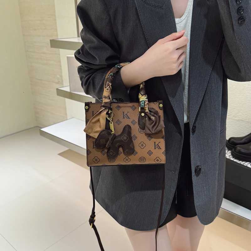 Trendy Unique Vintage Crossbody Handbag For Women Stylish Leather Design Simple Solid Color For Business And Leisure W251029