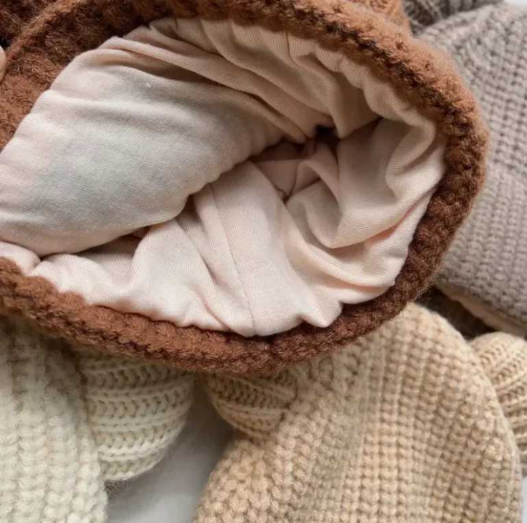 Mini Cute Knit Hat Suitable for Youngsters Winter Warm Christmas Theme Lightweight Knitted Fabric Perfect for Boys and Girl251028