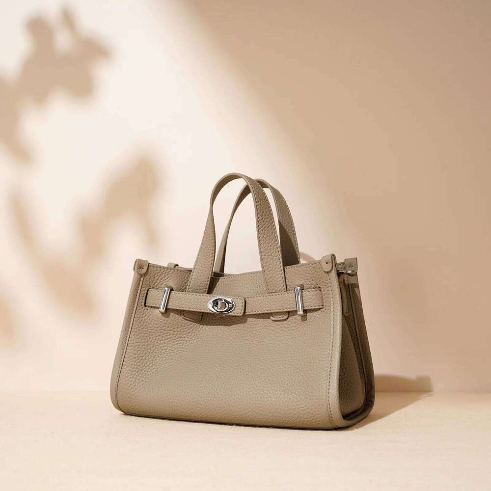 Top-Layer Cowhide Shoulder New Niche Design High-Quality Crossbody Fashion Genuine Leather Women's Hand Tote Bag 251029