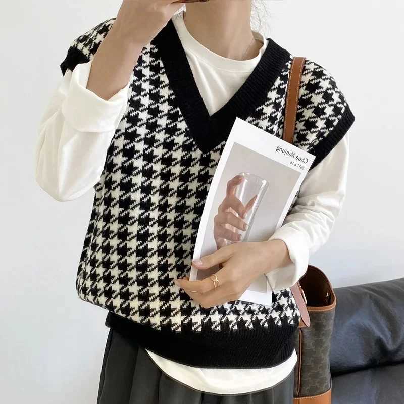 V Neck Sleeveless Knitted Sweater Vest Fashion Loose Houndstooth Casual Fashion Thick Sweater Female Waistcoat Chic Tops 17502 J251029