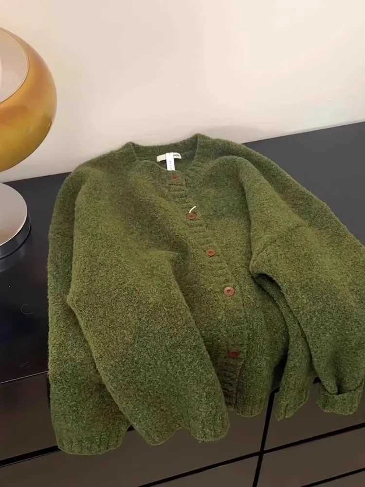 Retro Green Knitted Cardigan Womens New AutumnWinter Round Neck Single Breasted Soft Thick Sweater Loose Casual Commuting CoatT251028